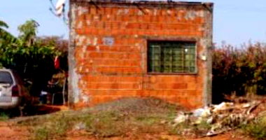 Terreno com casa inacabada 42,95m², 200m² total