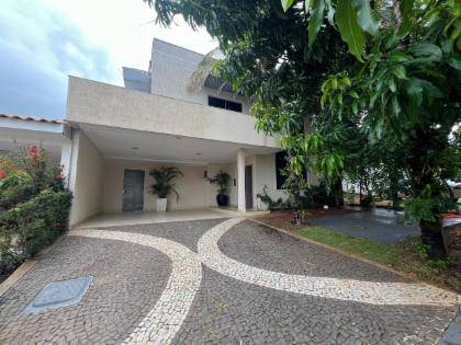 Casa ampla 285m² construídos -