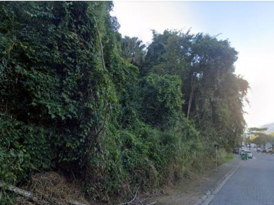 Terreno amplo em Ilhabela com 836 m² próximo à praia