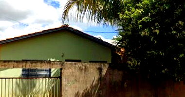 Casa com 40m² construída e terreno de 256m², imóvel ocupado