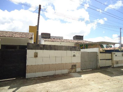 Casa 2 quartos, 2 banheiros e 1 vaga, 42 m²