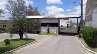 Casa com 3 quartos, 1 banheiro e 2 vagas de garagem, ocupada