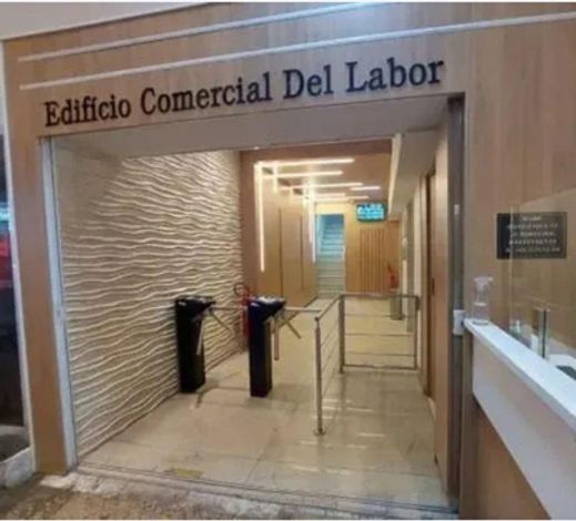 Sala comercial com 25m², 1 banheiro, alugada, em prédio comercial no Centro de Niterói
