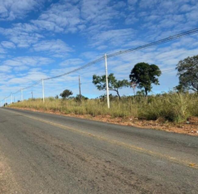 Terreno Amplo na Avenida Universitária em Caldas Novas/GO