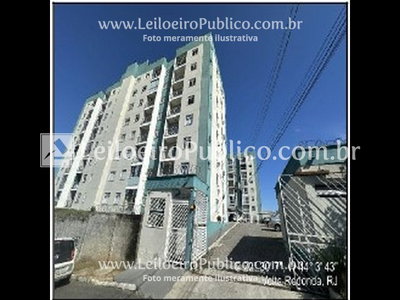 Apartamento com 1 vaga de garagem em Volta Redonda