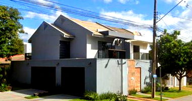 Sobrado com 3 quartos, 2 banheiros, área construída 190m², desocupado