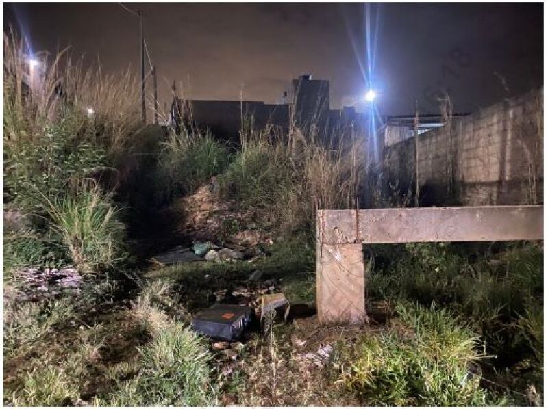 Terreno vazio no Capão Comprido, São Sebastião, ideal para investimento.