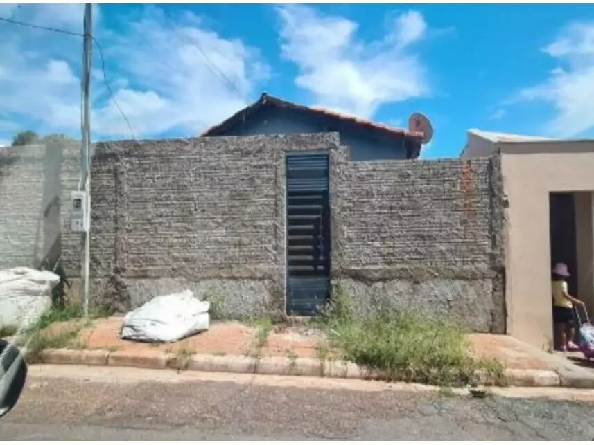 Casa em leilão com 3 quartos e 2 banheiros