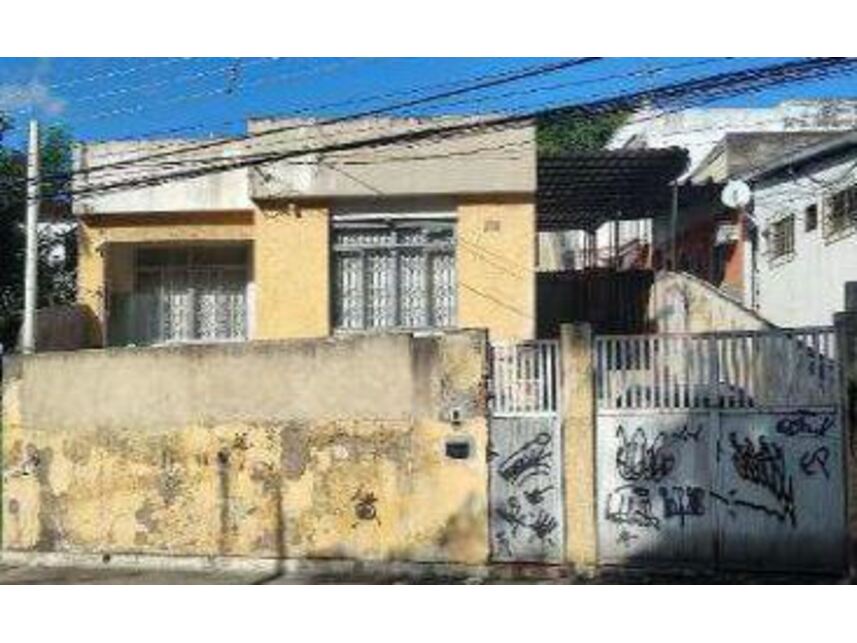 Casa em Leilão com 4 Quartos e 3 Banheiros em Vila Valqueire