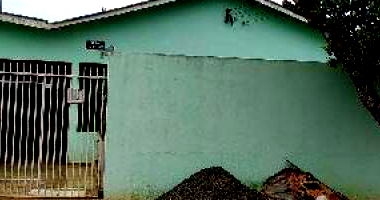 Casa em Porecatu com 30,6 m² e terreno amplo