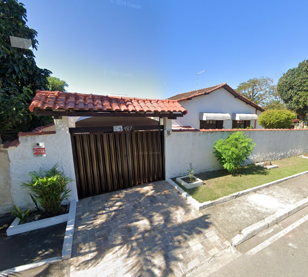Casa residencial térrea com 167m² construída e terreno de 704m²
