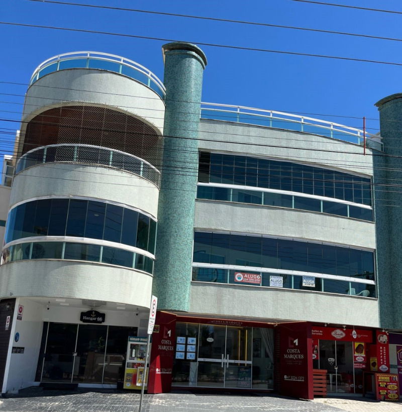 Cobertura Duplex com 302,02 m² em Bombinhas - Oportunidade Única!