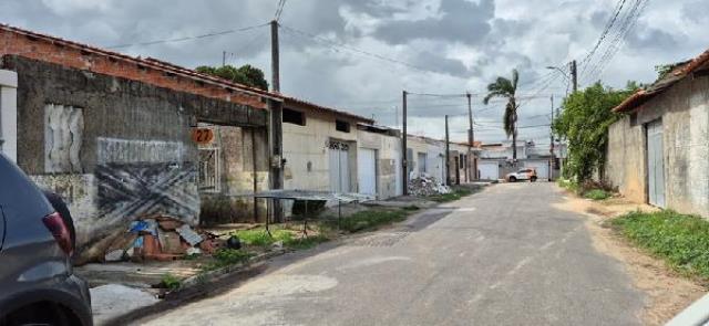 Casa com 2 quartos, 1 banheiro e 2 vagas de garagem