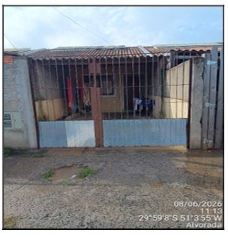 Casa com 2 Quartos e 1 Banheiro em Condomínio