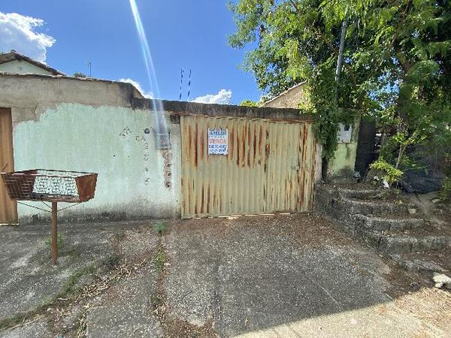 Casa com 2 quartos, 1 banheiro e vaga