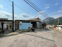 Casa com 2 quartos, 2 banheiros e 1 vaga de garagem