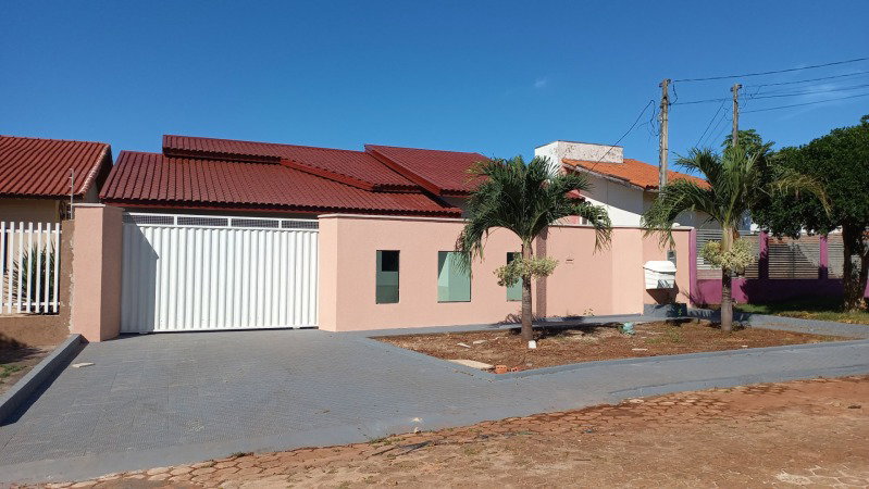 Casa com 4 suítes, 2 banheiros sociais, garagem para 3 carros e 350m² construída