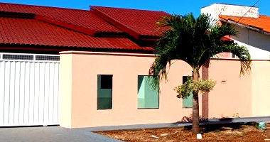 Casa com 4 suítes, 2 banheiros sociais, garagem para 3 carros e 350m² construída