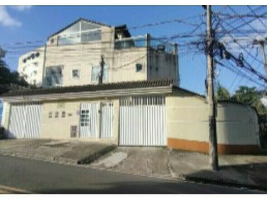Casa em leilão com 4 quartos e 216m²