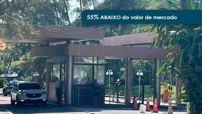 Casa espaçosa com 476m² em condomínio no Recreio