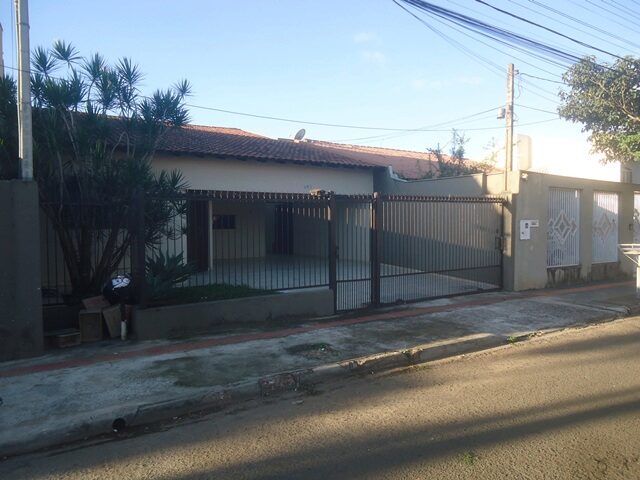 Casa no Jardim Aruba - 139m² Construída, Londrina/PR