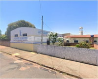 Galpão Comercial com Piscina e Muro, 100m² Construídos
