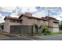 Casa abandonada em terreno de 342,60 m²