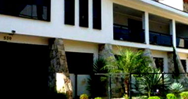 Casa com 4 suítes, piscina e área gourmet em Vila Camilópolis