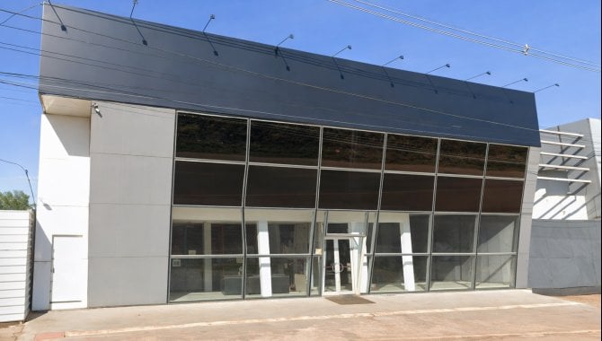 Imóvel Comercial com Loja e Galpões em Terreno de 4.000 m²