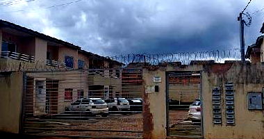 Apartamento com 2 quartos, varanda, área serv., 1 vaga