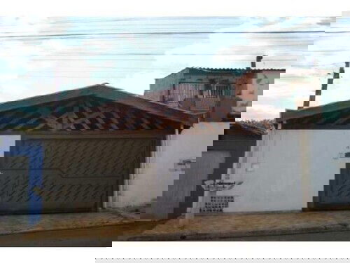 Casa com 3 quartos, 2 banheiros, 2 vagas, 124.7m² construída, ocupada
