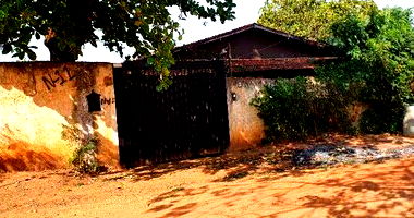 Casa aconchegante com 3 quartos e 2 banheiros, 368m² construída - Ocupada
