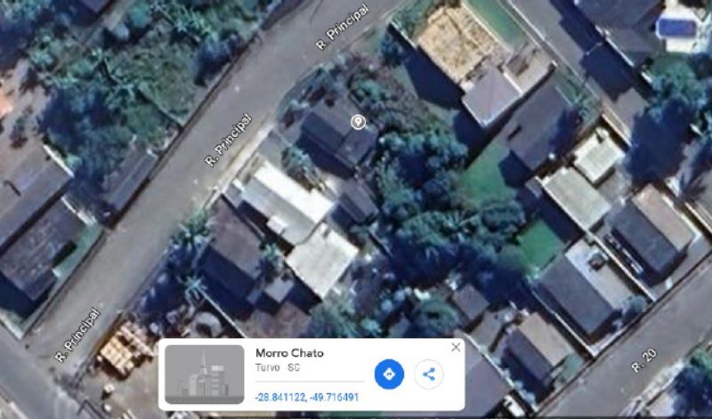 Terreno urbano 493,5m² com casa mista 90m² e garagem ocupada