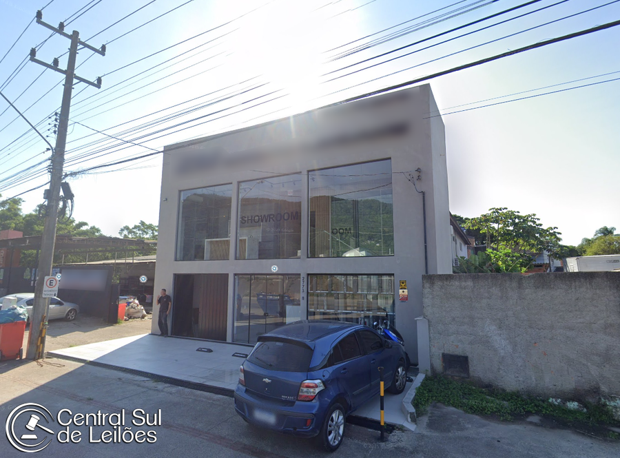 Terreno comercial com 342m² e construção de 612,50m² em Vargem Grande