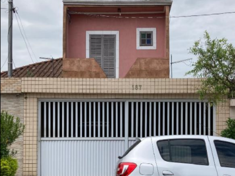 Casa Residencial em São Vicente com 204m²