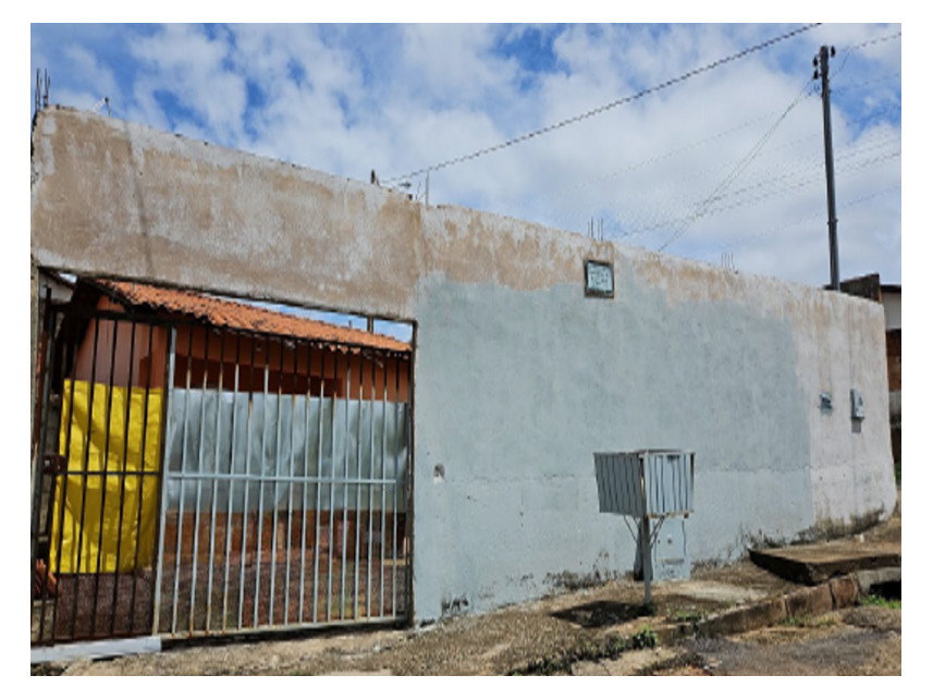 Casa Ocupada com 2 Quartos e 56m² em Leilão