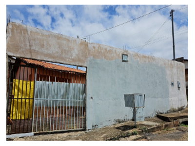 Casa Ocupada com 2 Quartos e 56m² em Leilão
