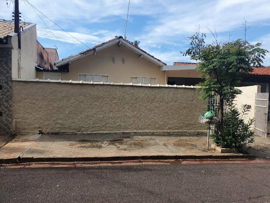 Casa em Monsenhor Pasetto com 2 quartos e 1 vaga de garagem
