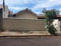 Casa em Monsenhor Pasetto com 2 quartos e 1 vaga de garagem