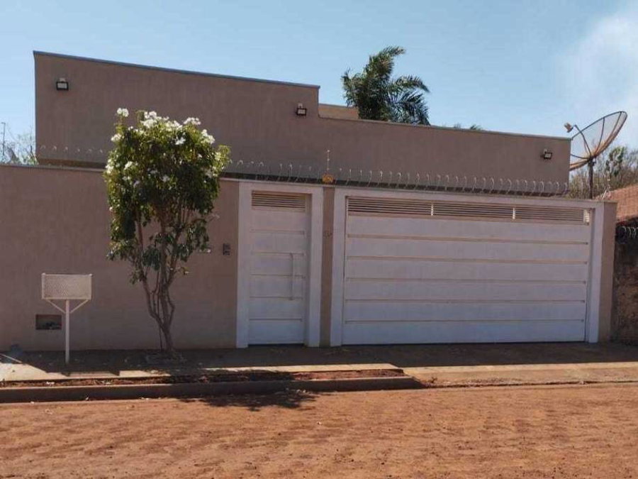 Casa ocupada com 84 m² construídos