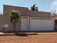 Casa ocupada com 84 m² construídos