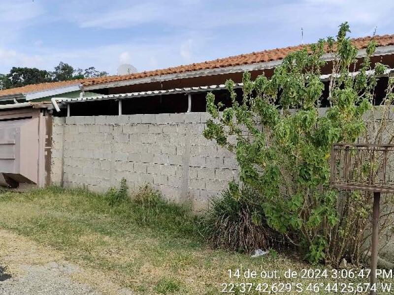 Casa em Serra Negra/SP com 110,06m² de área total