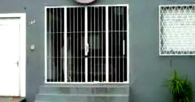 Casa Ocupada com 1 Vaga em Leilão