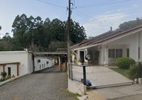 Casa com 3 quartos, 2 banheiros, 236m² construída, ocupada