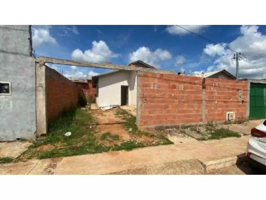 Casa com 48m² construídos, ocupada, em Planaltina/GO