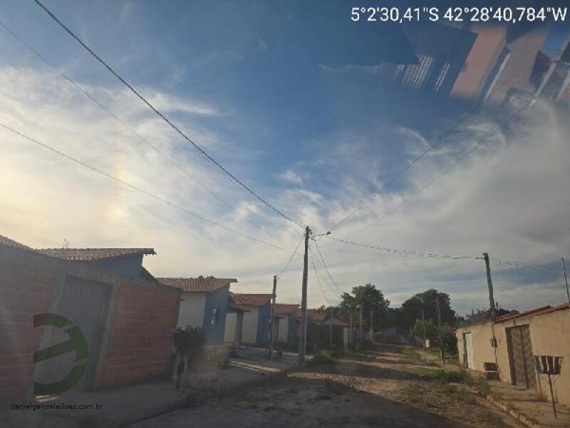 Casa com 2 Quartos e Varanda em Altos - PI