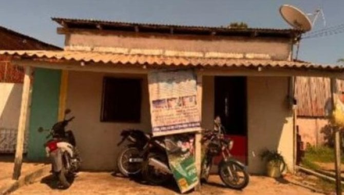Casa com 3 quartos, 1 banheiro e 130 m² de área construída