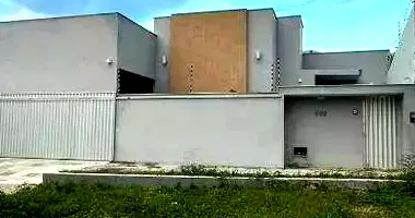Casa em leilão com 4 quartos e 189m² construída