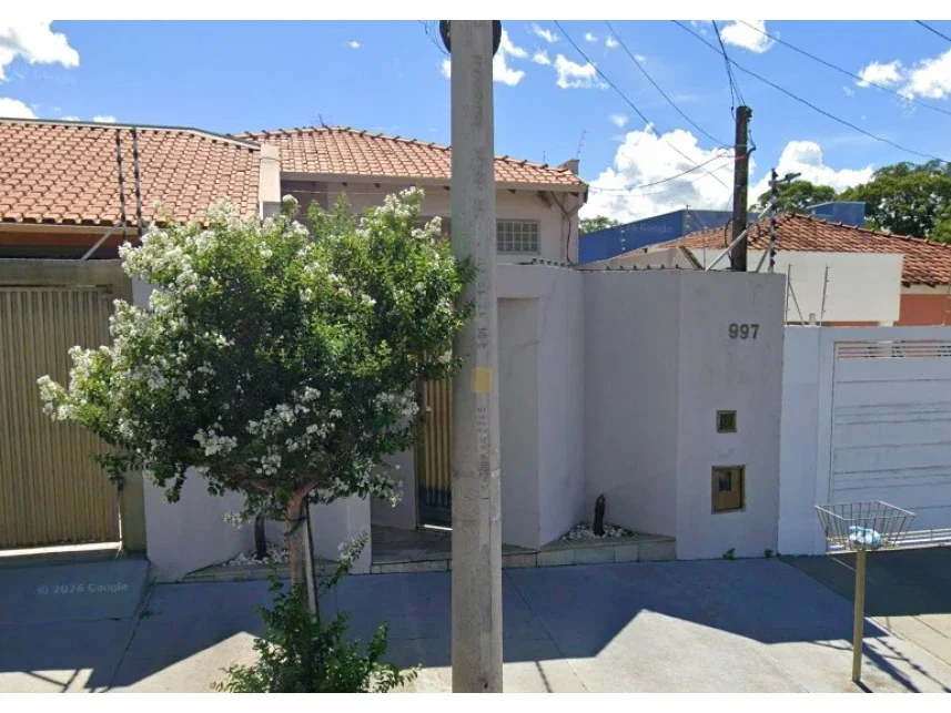 Casa ocupada com 195,28m² construídos