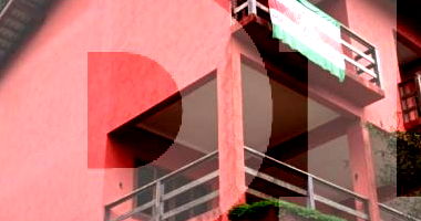 Casa assobradada com piscina, 948,75 m² terreno, ocupada